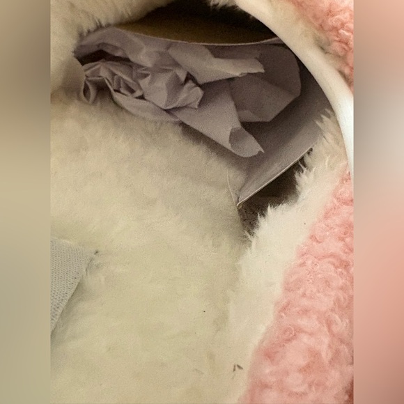 Simply Southern Strawberry Slippers Pink Fuzzy Cozy Womens M-L 7-9 NWT Vday Gift - Picture 7 of 7